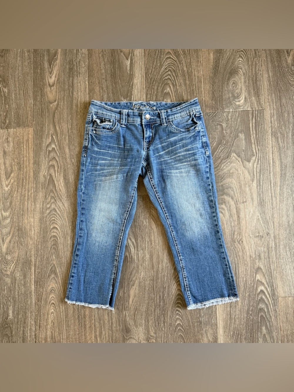 |SOLD| y2k ariya low rise raw hem cropped denim capri jeans